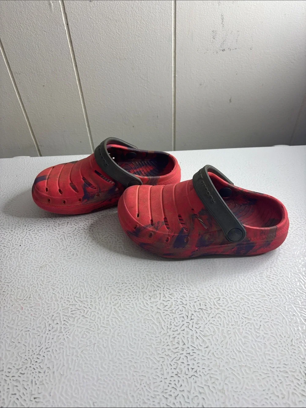 Kids Red Comfort Clogs with Adjustable Strap
